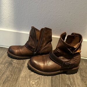 Firebird Women’s stylish brown leather boots.  EXCELLENT condition